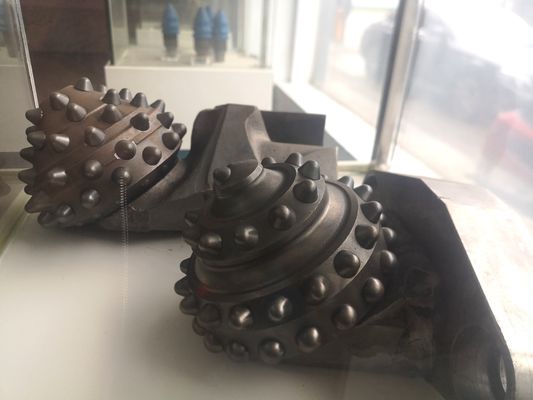 8.1/2 롤러 코너 비트 로터리 드릴링 기초 롤러 절단 롤러 비트 바위 드릴 비트